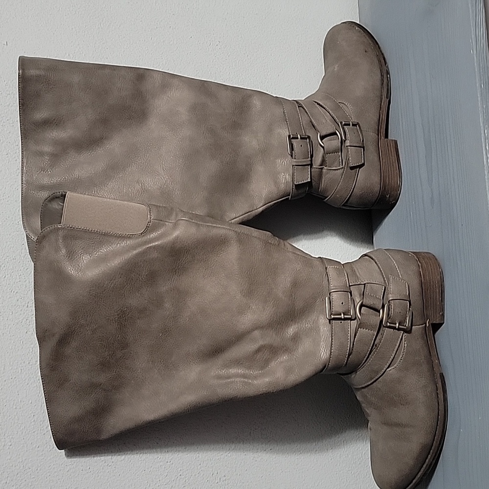 Maurices size 9m Extra Wide Calf Boots
